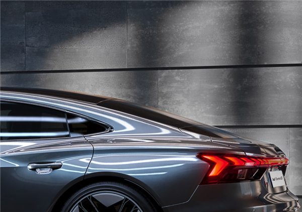 奥迪最帅量产电车！RS e-tron GT开启预售：148万超保时捷
