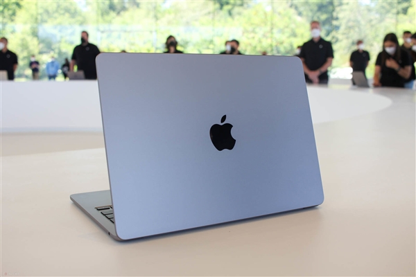 苹果MacBook Air大升级：要用OLED屏幕 史无前例
