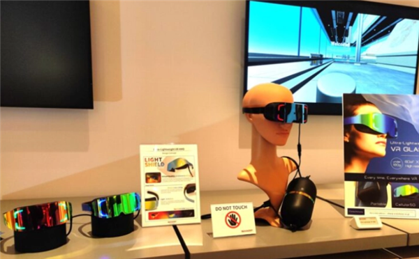 仅重175g！夏普推出超轻VR眼镜：4K显示、支持手部跟踪
