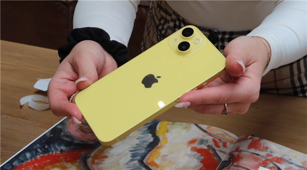 苹果推出黄色款iPhone 14：对比小米13飓风黄 哪个好看？