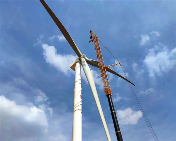 “全球第一吊”挑战191米最大陆上风力发电机 仅17分钟升至40层楼高