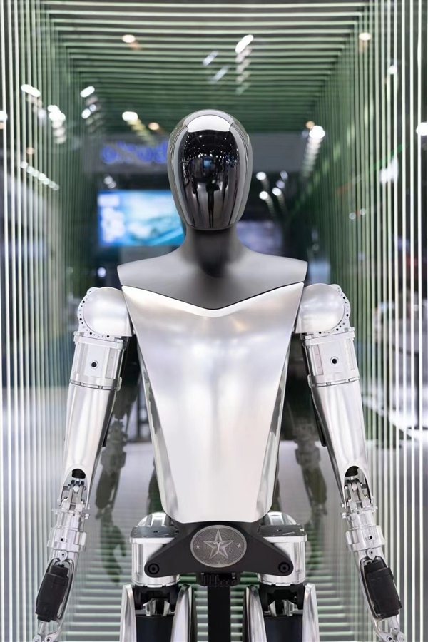 特斯拉人形机器人将亮相上海：预计未来售价不超过15万元