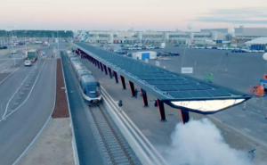 特斯拉柏林超级工厂开通轻轨专列，为员工提供高效通勤新选择