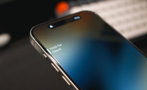iPhone 15 Pro 机型大量订购三星OLED面板