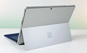微软Surface Laptop 6曝光，全新设计与苹果展开竞争