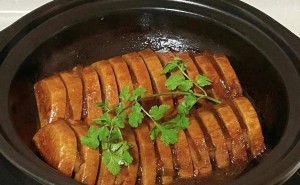 冬日暖心砂锅芋头煲，软糯入味超简单，肉香四溢，你学会了吗？