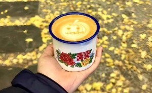 搪瓷盆成今冬顶流，草莓蛋糕带火复古风潮，饮品界如何跟进？