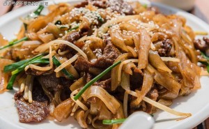 粤味诱惑！干炒牛河，你抵挡得住这份经典美味吗？