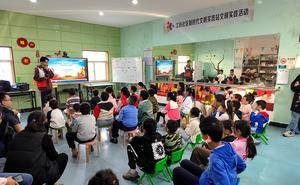 无人机翱翔天际，江岭社区青少年科技探索之旅启航！
