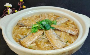 冬日暖胃神器！萝卜丝炖带鱼，鲜美下饭，滋补又接地气