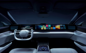 索尼阿飞娜车展亮相，贯穿式屏幕与智能驾驶成焦点