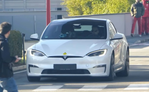 特斯拉Model S Plaid惊现法拉利工厂 难道超跑巨头要进军电动轿车界？