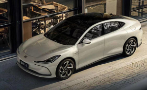 智己L6超级智能轿车发布：开启电动汽车“固态电池时代”