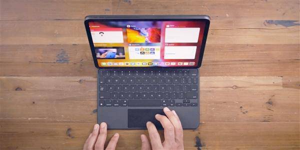折叠屏iPad概念图