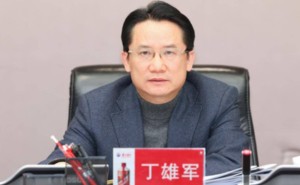 茅台前掌舵人丁雄军被调查，酒业巨头风波再起？