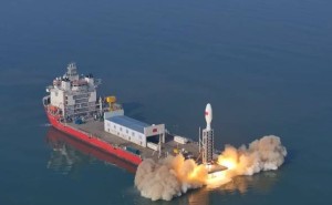 山东海阳海上发射成功！捷龙三号“一箭十星”开启2025商业航天新篇章