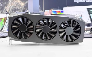 XFX讯景CES 2025亮相AMD RX 9070显卡，黑白双版设计引关注