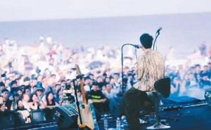 音乐与海浪共舞，阿那亚·虾米音乐节打造文旅新风尚
