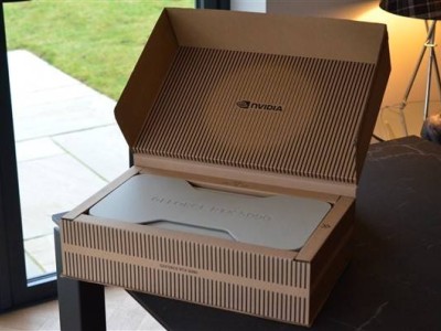 RTX 5090公版显卡开箱：玩家AI双驱动，老黄出品有何新惊喜？