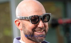 Meta布局可穿戴设备：Oakley智能眼镜来袭，手表耳塞也在路上？