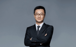 彭永东展望2025：科技与人文，如何共绘行业新蓝图？