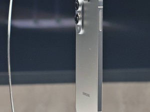 三星Galaxy S25 Edge惊艳亮相，超薄设计成全场焦点