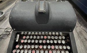 文学家林语堂设计的“明快打字机”实物再现，中文输入早期探索引关注