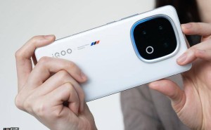 iQOO 13能量光环闪耀，骁龙8至尊版助力游戏战场新体验