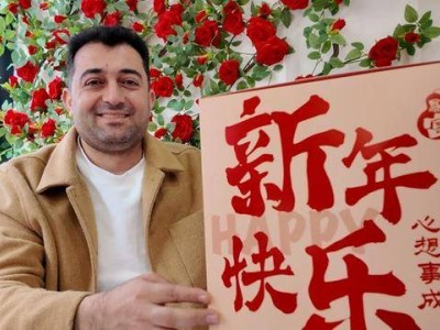 义乌“世界超市”年味浓，国际友人忙选购新春年货！