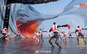 张艺谋执导，机器人穿花坎肩扭秧歌！2025央视春晚《秧BOT》惊艳亮相