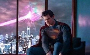 DC新版《超人》预告燃爆！克拉克·肯特冰原激战反派怪兽，2025夏震撼上映