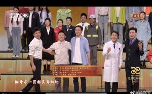 春晚舞台展风采，小米工程师身着“雷军Style”亮相