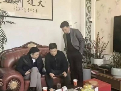 余承东春节返乡记：携华为新品，家门口停两辆国产鸿蒙智行车