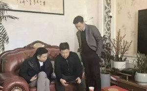 余承东春节返乡记：携华为新品，家门口停两辆国产鸿蒙智行车