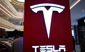 特斯拉财报揭晓：营收近千八，新车型助力股价逆袭涨5%