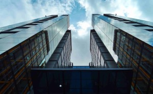 《英雄联盟》魅力何在？团队竞技与社交平台的双重享受