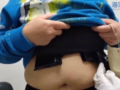 海关查获女子文胸藏120张游戏卡，网友热议：舔卡带梗再现？