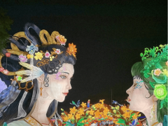 自贡彩灯照亮全球，老工业城文旅新篇：灯会与方特恐龙王国共舞新春！