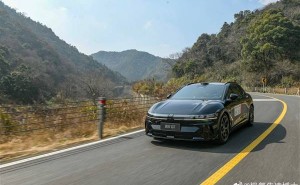 极氪007GT实车亮相：猎装造型后备厢藏惊喜，或售20万起
