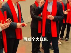小米SU7 Ultra销售目标挑战万台，雷军豪言：达标赠卢伟冰同款车模！