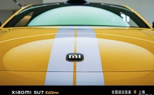 小米SU7 Ultra黄金车标引热议，王化支招：开启哨兵模式防窃