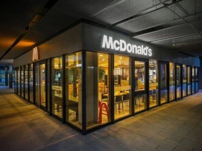 麦当劳“鲜煮”变“鲜萃”，近7000店一周免费赠饮，能否再掀咖啡热潮？