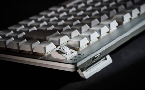 宜丽客VK520LL矮轴三模键盘：75%配列，专为玩家打造，游戏键帽新体验