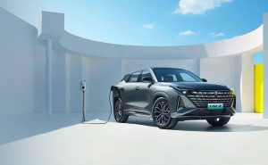 长安UNI-Z PHEV战舰版新上市，125公里续航仅售10.99万起