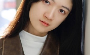 佳能EOS R7：半画幅微单新王者，高性能与便携性的完美融合