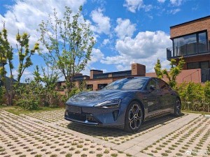 小米SU7保值神话！二手价直逼新车，车主28.88万卖出车商加价购