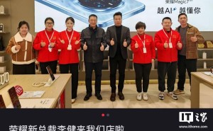 荣耀新任CEO李健低调现身西安门店，送红包慰问员工引关注