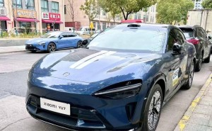 小米YU7实车照曝光：中大型SUV设计动感，运动元素满满！