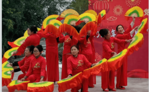 尹才干笔下的“五儿”舞蹈队：春风里的翩翩蝶舞，绘出七彩人间