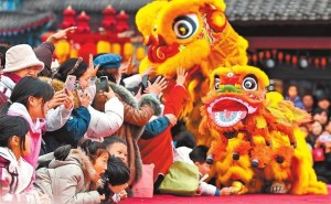 科技醒狮共舞，开封万岁山武侠城上演传统文化新篇章